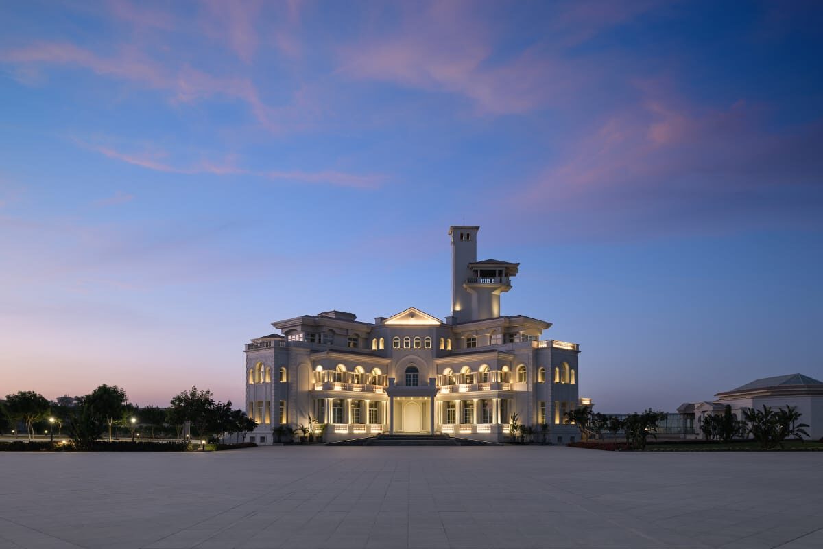 The Vie — palace dusk
